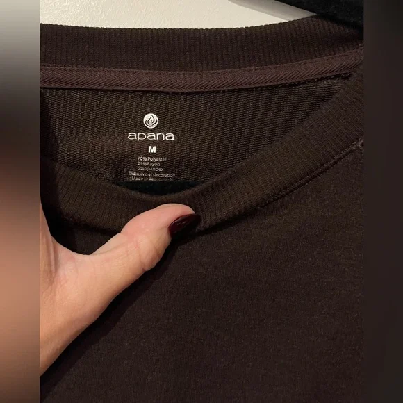 Apana Women’s Crewneck Cropped Sweatshirt Size Medium Brown - Picture 3 of 4